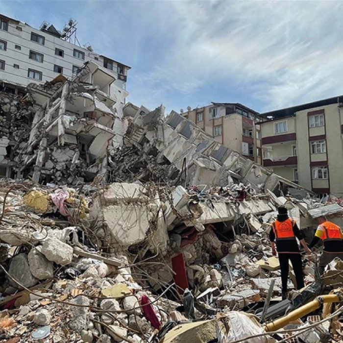 Depremzede Yardım Bağışı ile afetzedelere gıda, barınma ve temel ihtiyaç desteği sağlayın. 15 Temmuz Yardımlaşma ve Dayanışma Derneği ile bağış yapın.